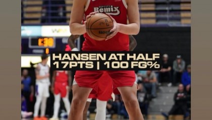 世界杯手机直播软件-眼里噙满泪花！女友转发杨瀚森上半场100%命中率砍17分：🥹❤️